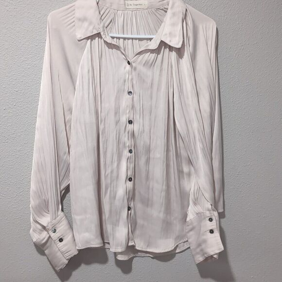 Women's‎ Light Pink Cream Button-Up Dress Shirt 100% Polyester dress shirt Large - Picture 1 of 3